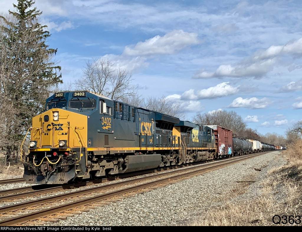 CSX 3402 on Q363